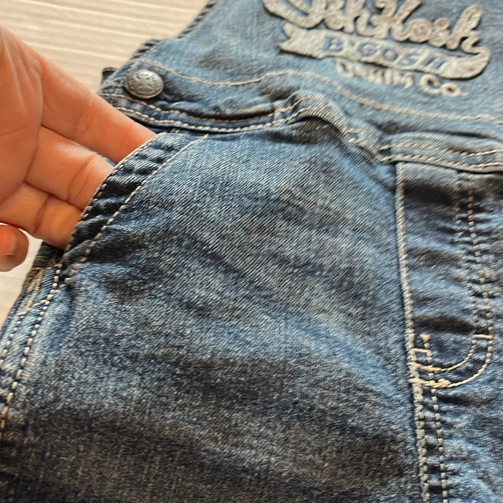 OshKosh B'gosh vestbak-2T- embroidered logo, adj. straps,  Blue denim, Overalls.